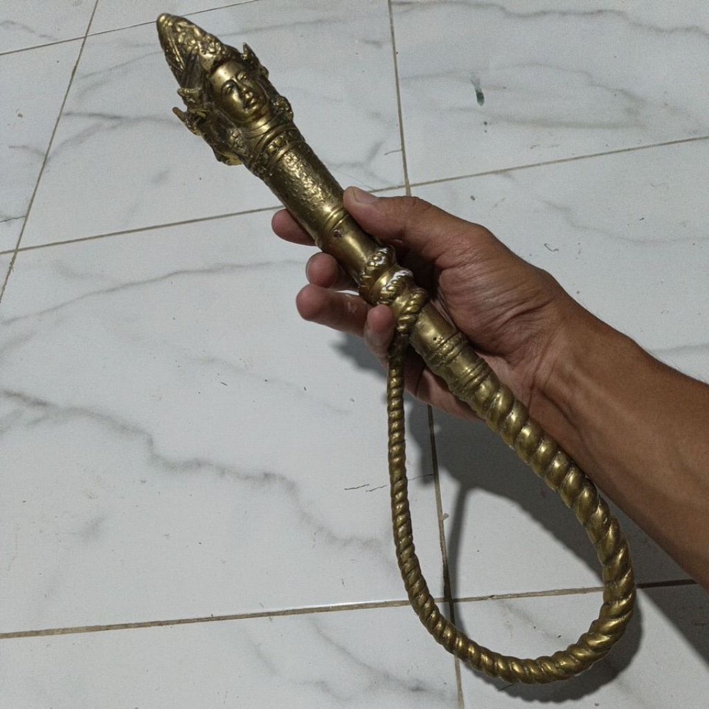 Cemeti kuningan trimurti besar 40cm