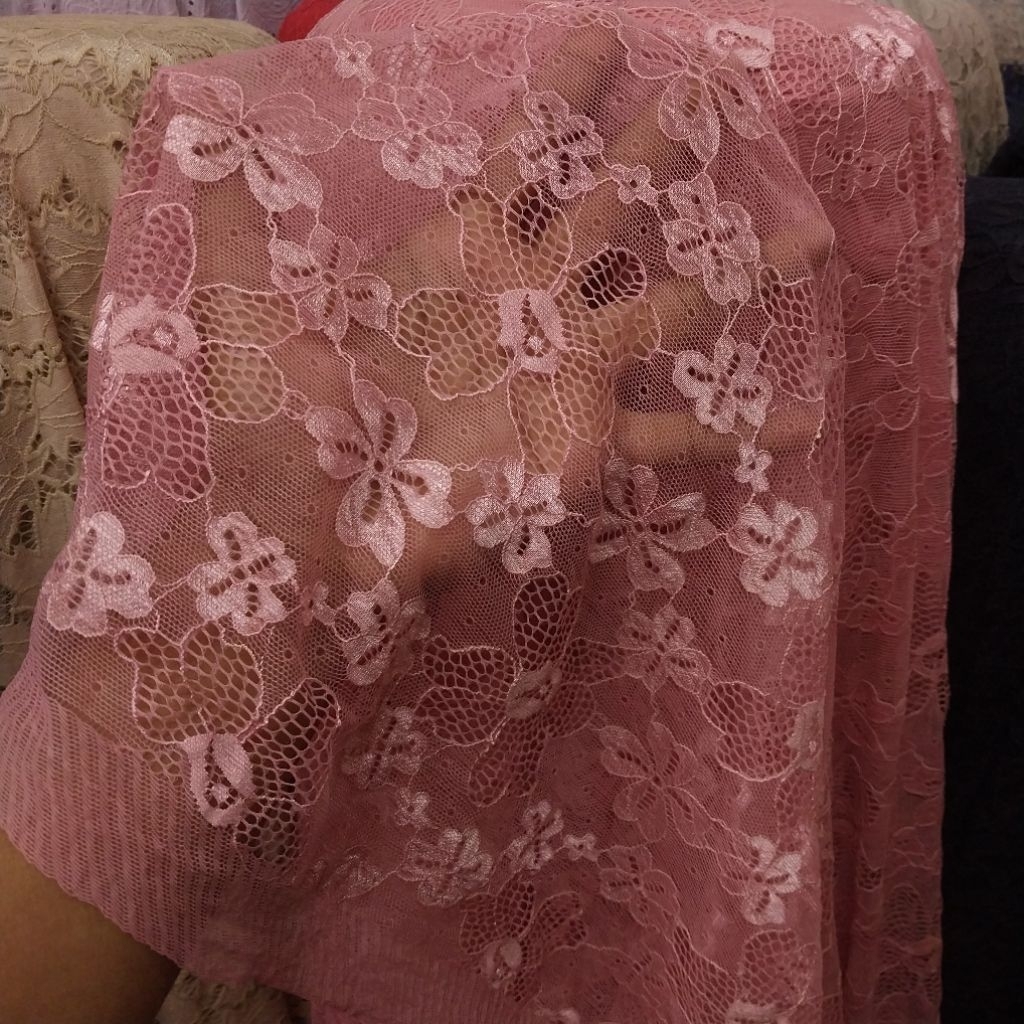 KAIN/BAHAN BRUKAT SANTILI/SEMI MELAR/MOTIF BUNGA/BRUKAT KEBAYA