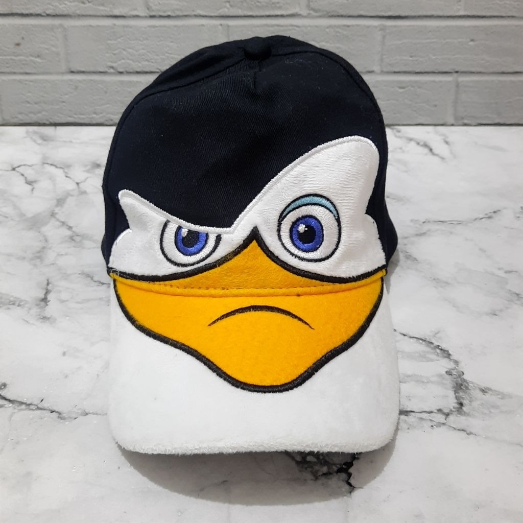 Topi Penguins Madagascar Universal Studio Singapore (USS)