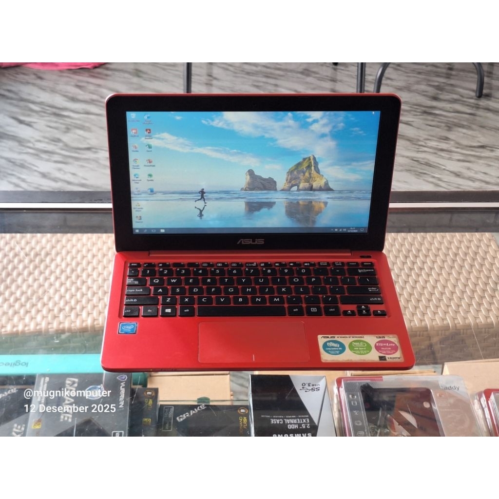 Netbook asus E202S second NORMAL