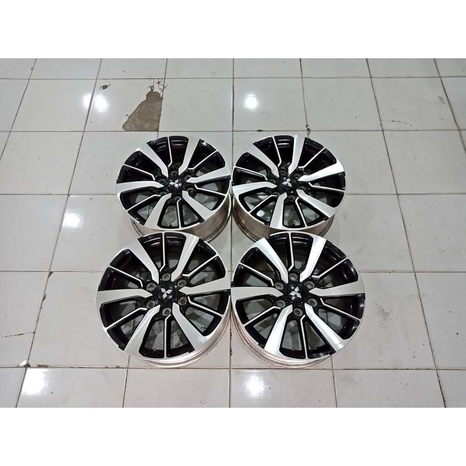 velg mobil bekas copotan pajero r18 baud 6x139 cocok untuk pajero triton dll