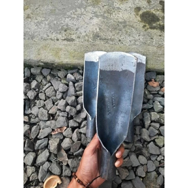 linggis/tembilang penggali tanah. bahan Plat baja