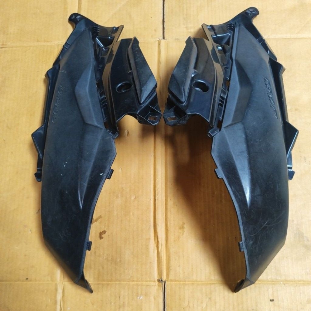 Cover Sambungan Body Samping Set Kanan Kiri Honda Vario 125/150 Led New Gen 1 Original