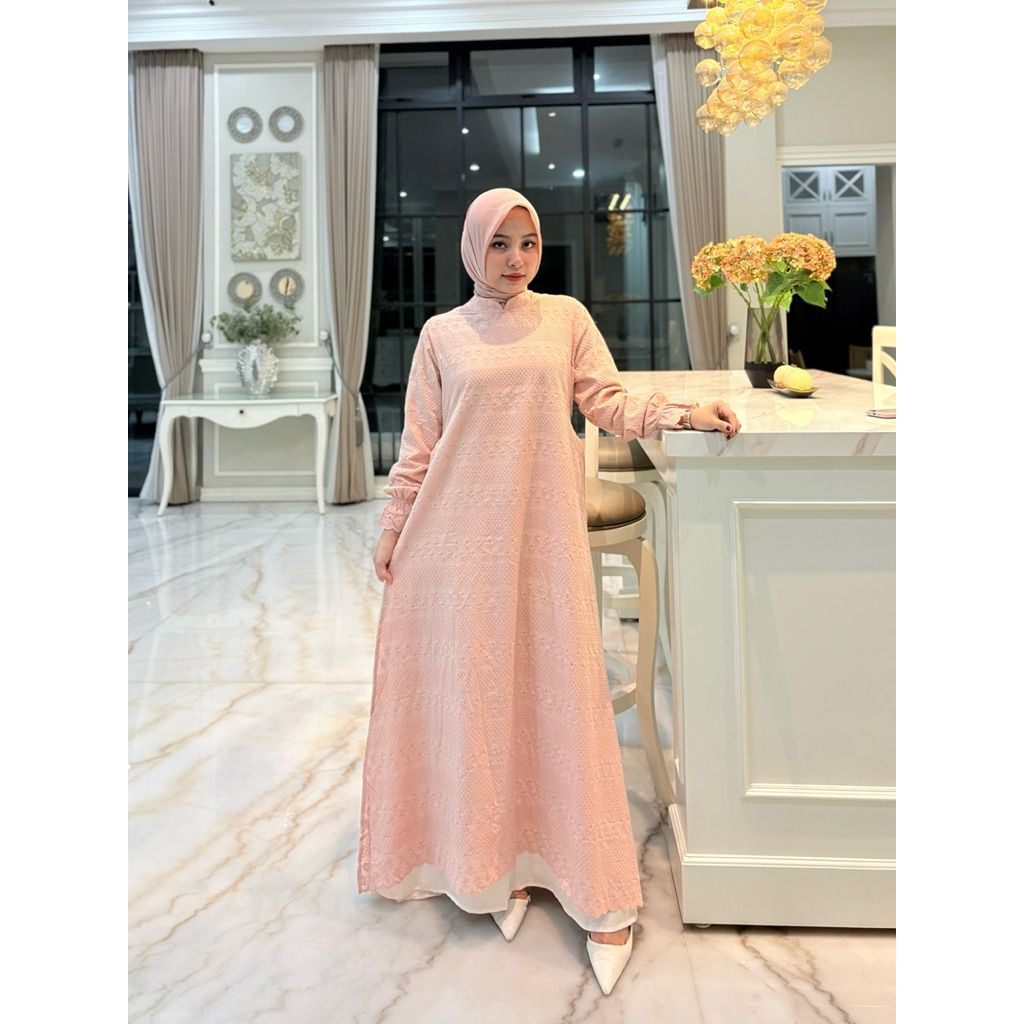 Gamis malaysia bahan katun bordir mix  furimg armanisilk  full furing armanisilk ori By Edness Kayla