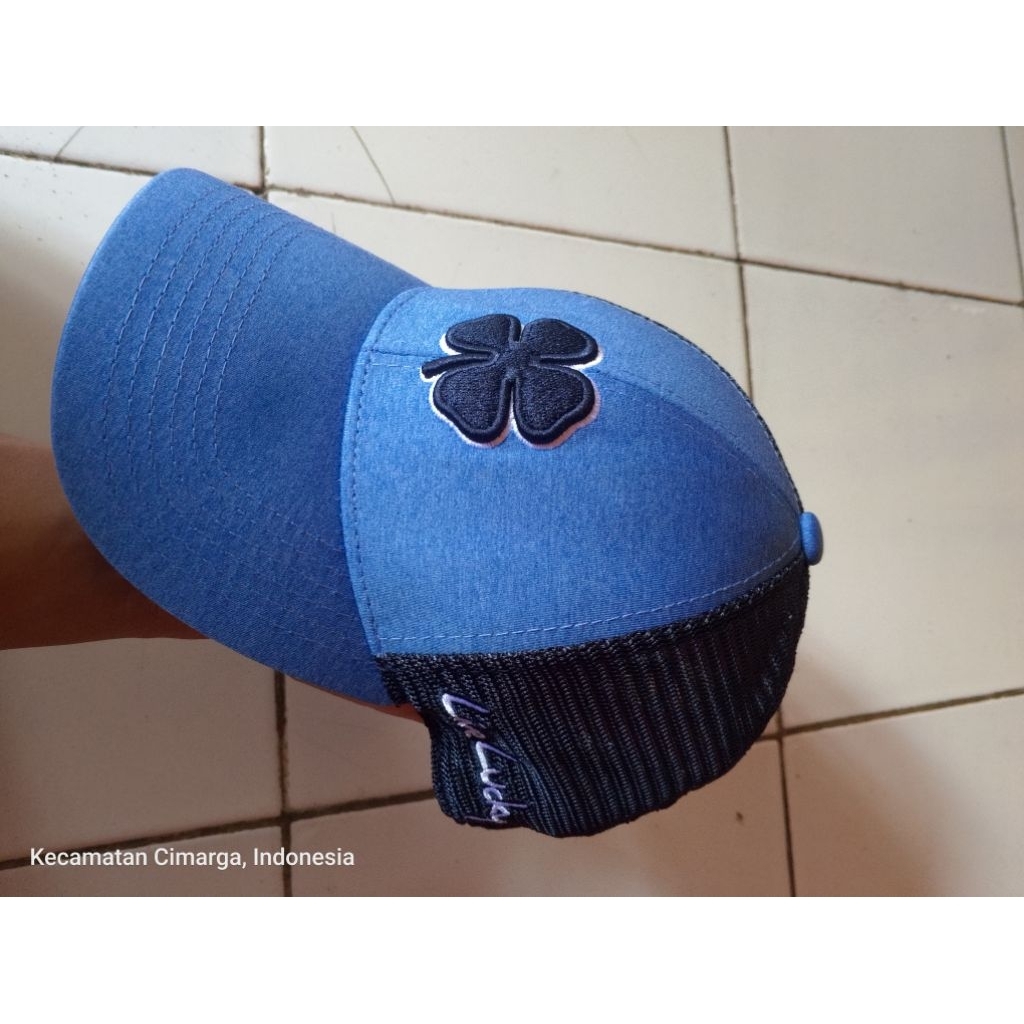 topi black clover