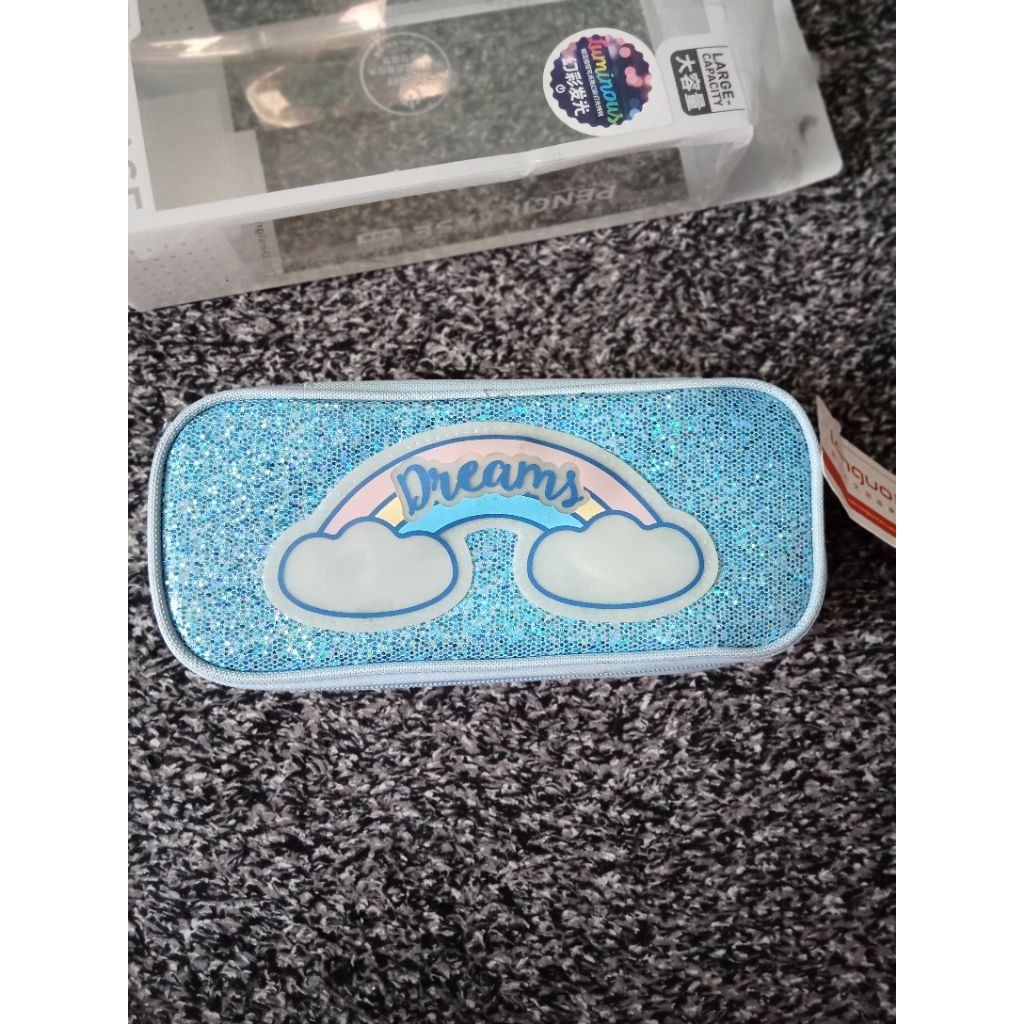 tempat pensil languo ada lampu nyala