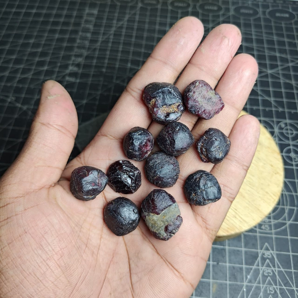 Batu Natural Red Garnet Rough1- 2 cm  Top Grade paket (4)