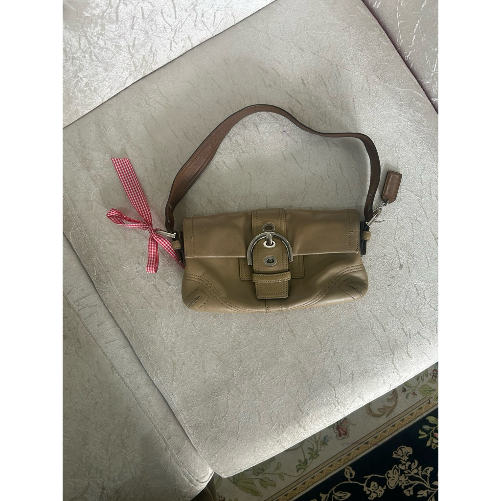 coach soho baguette tan