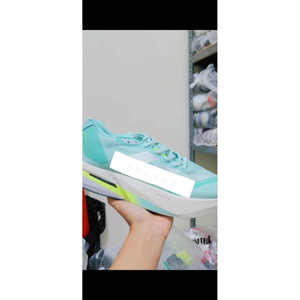 sepatu running boston 13