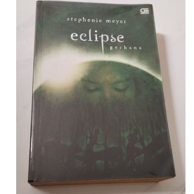 Novel Eclipse Preloved (The Twilight saga) - Stephanie Meyer