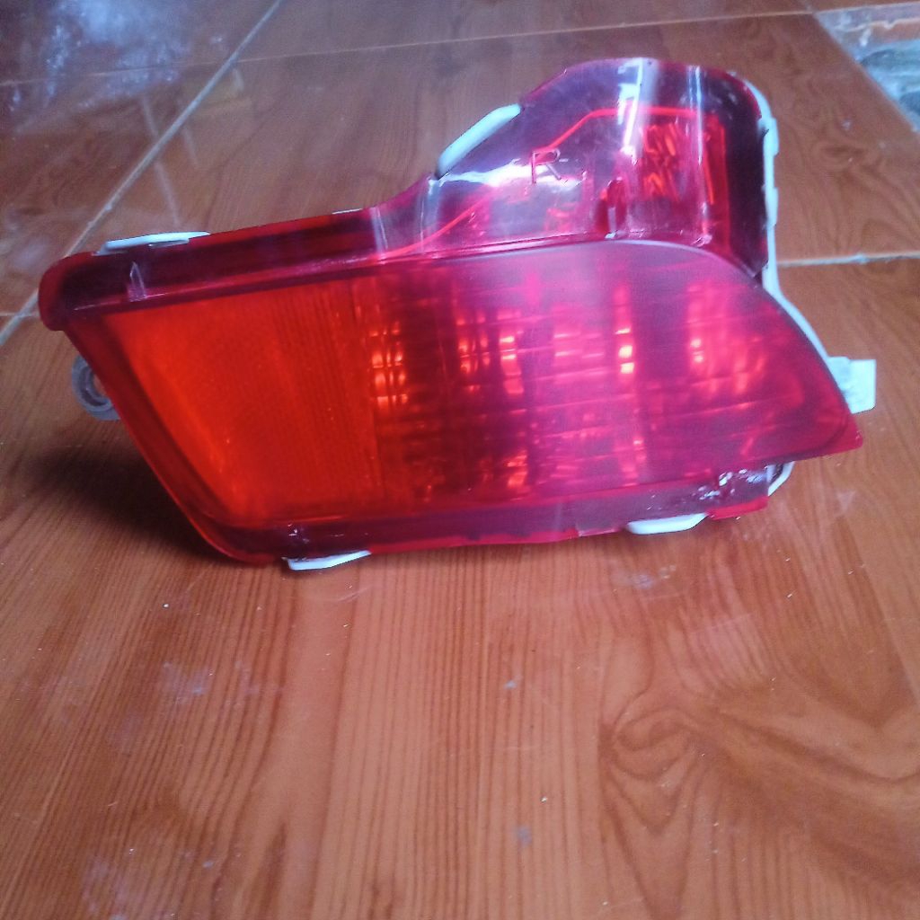 lampu repektor belakang bemper toyota Yaris lele 2016_2018_2019 original kanan