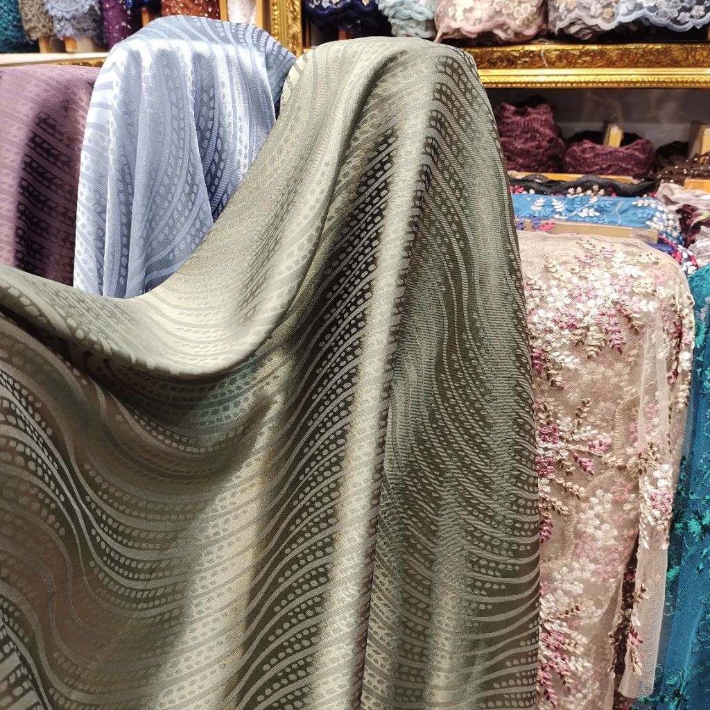 kain armani silk motif salurrr / kain jaguar silk original