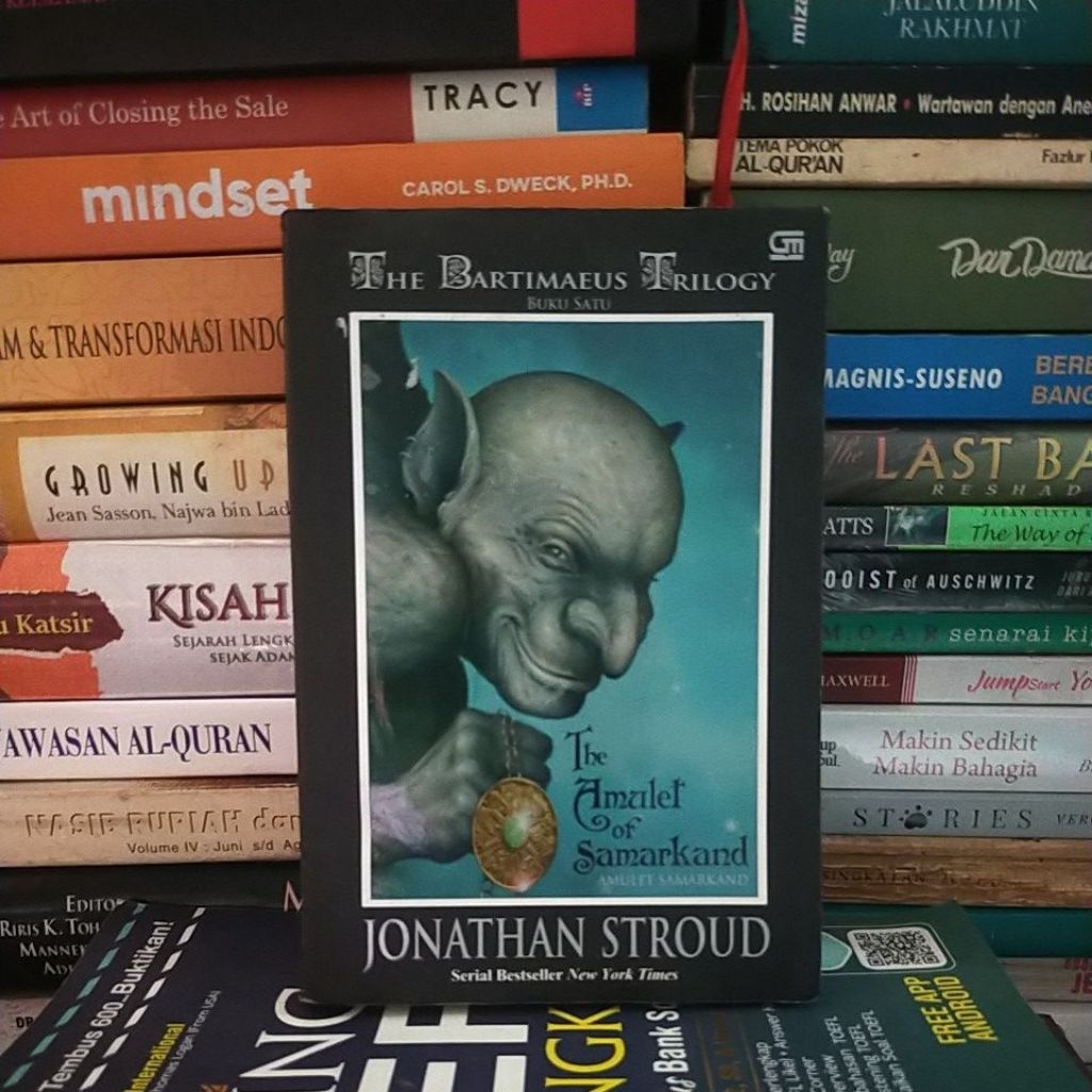THE BARTIMAEUS TRILOGY - BUKU SATU - JONATHAN STROUD