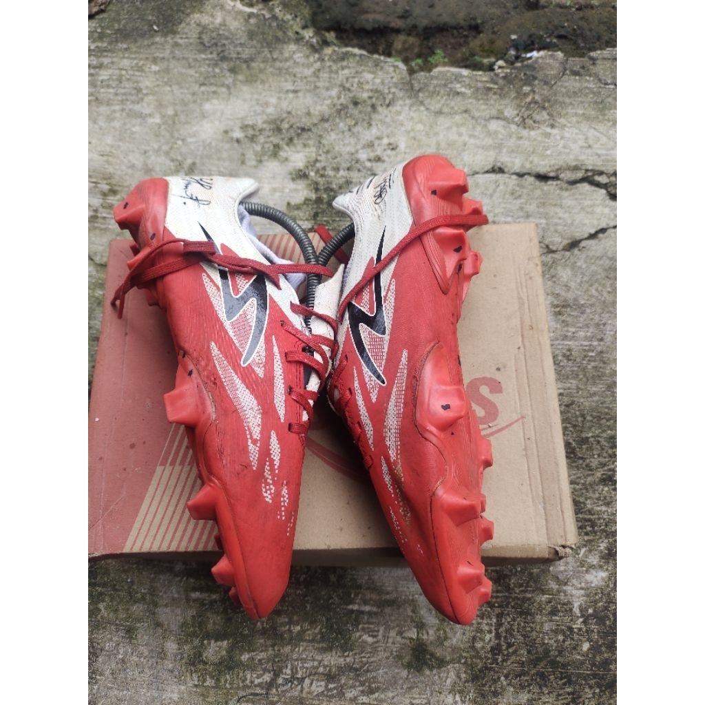 sepatu bola SPECS accelerator alpha pro fg edisi Garuda