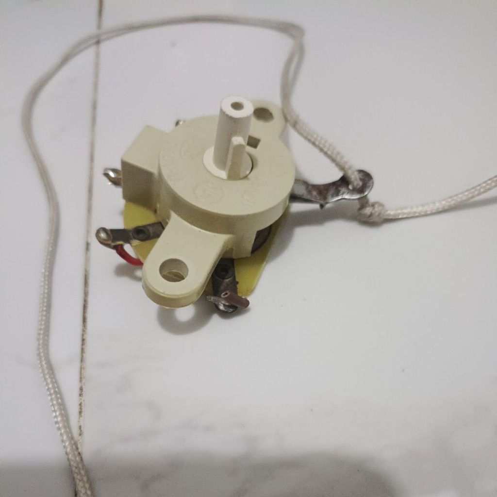 saklar tarik kipas angin maspion nempel dinding BEKAS PAKAI ORI