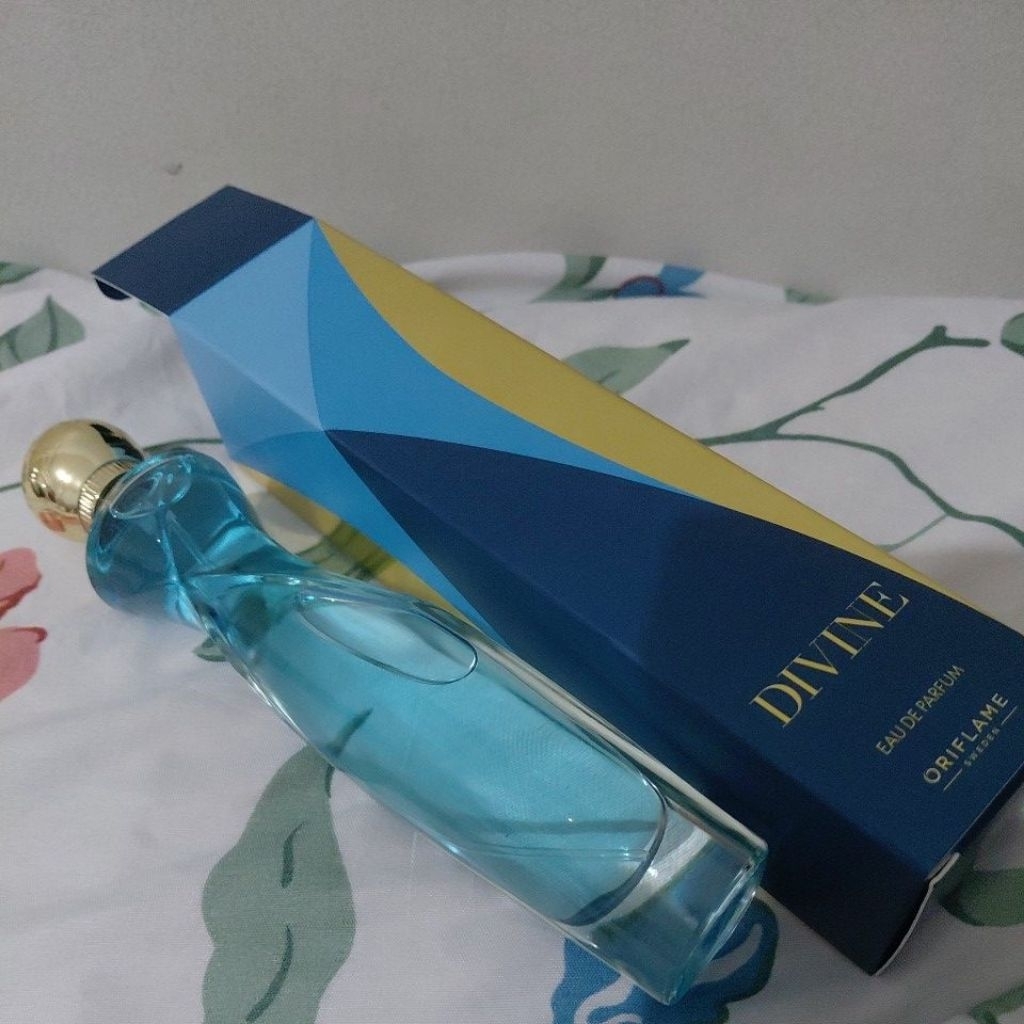 Oriflame Divine Eau De Parfum, Original (free festive envelope)