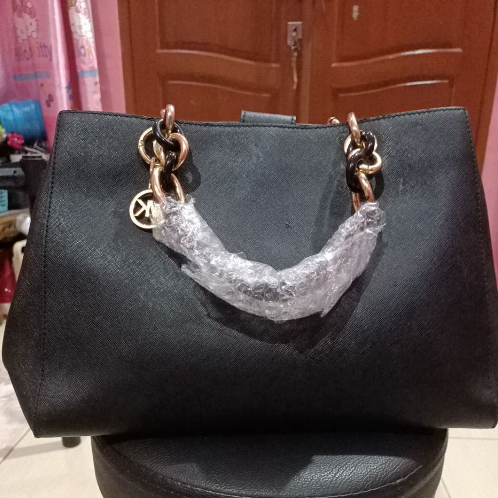 Tas Mk hitam