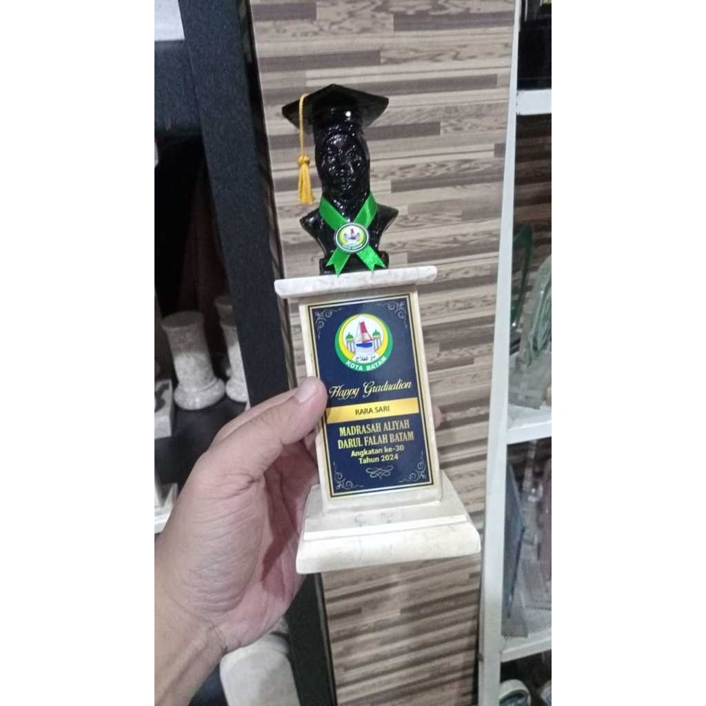 VANDEL MODEL PATUNG WISUDA MARMER