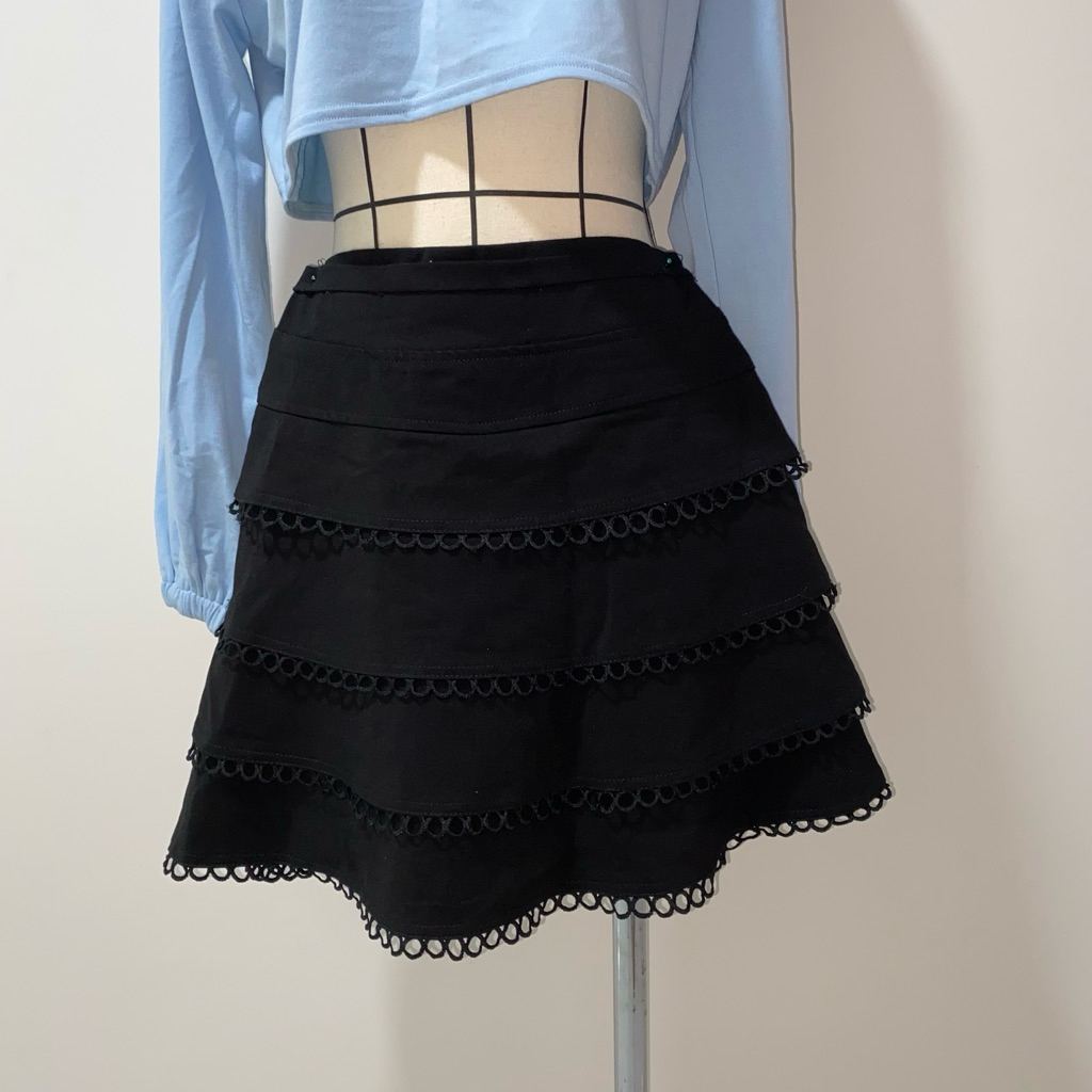 rok layer hitam pendek polos - preloved