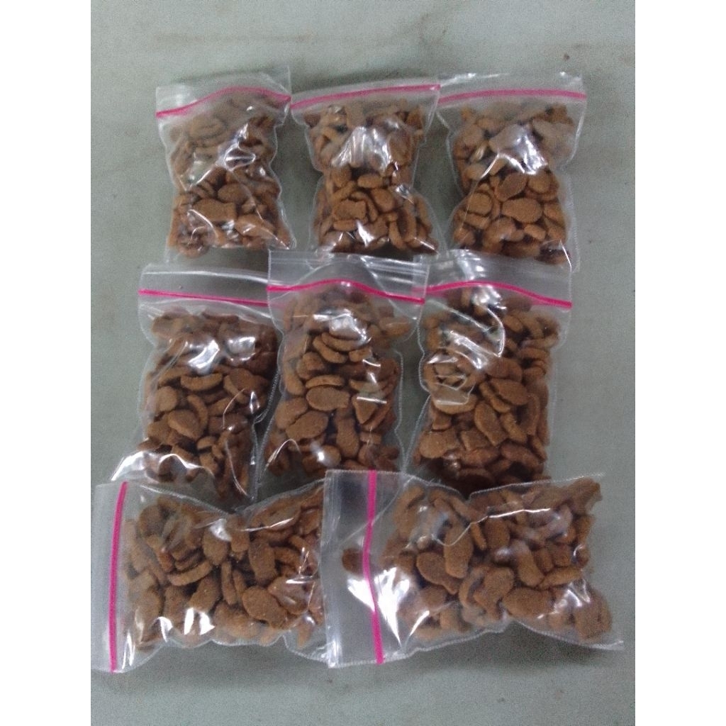 MAKANAN KUCING. BERGIZI COCOK UNTUK SEMUAH JENIS KUCING