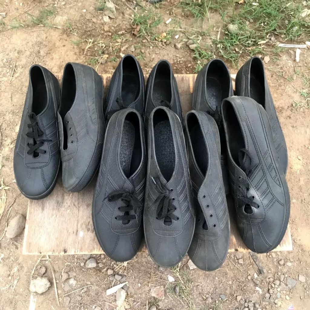 sepatu buat kesawah pria