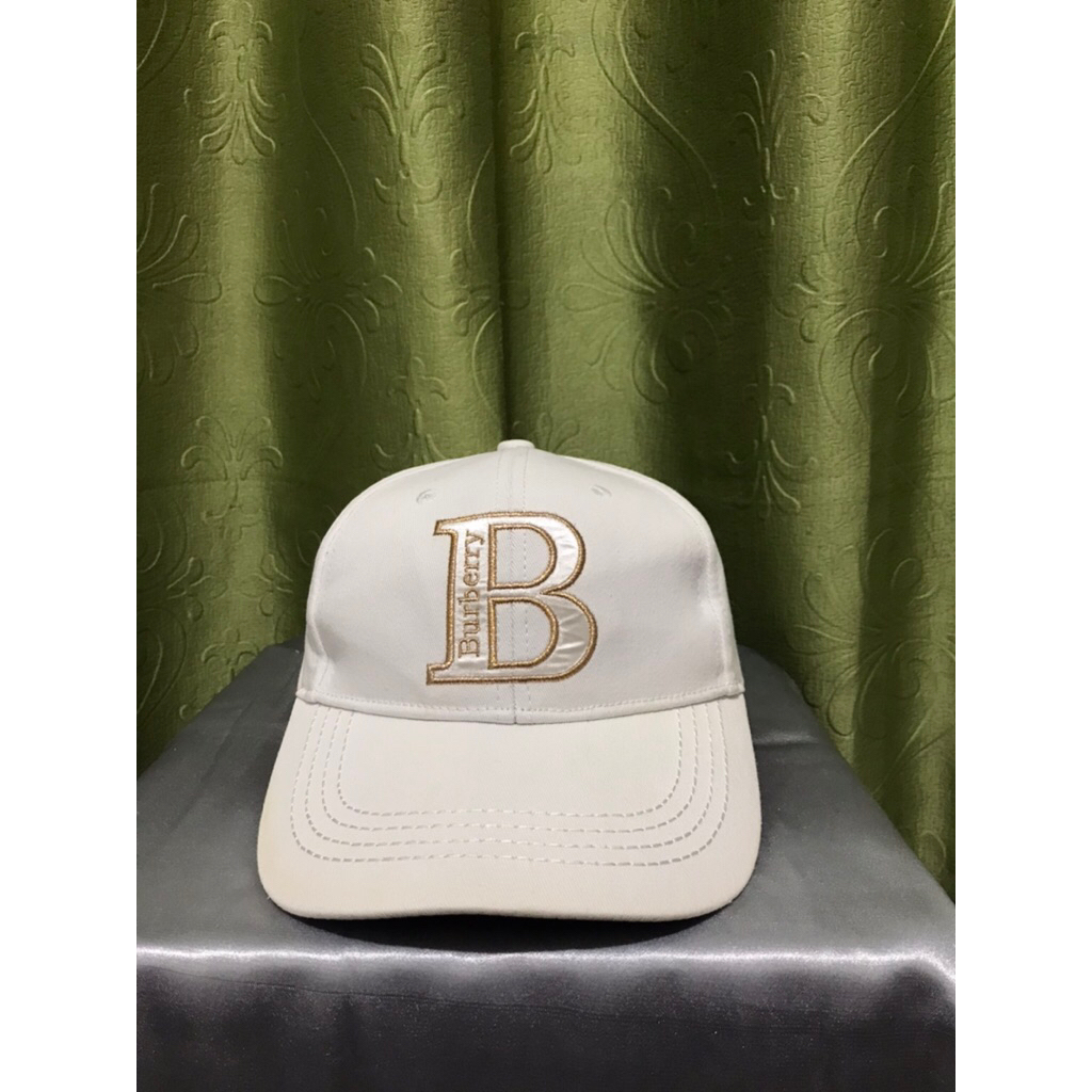 TOPI BURBERRY TB