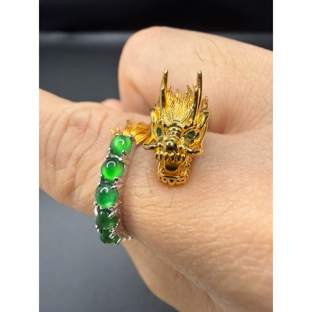 Cincin giok naga