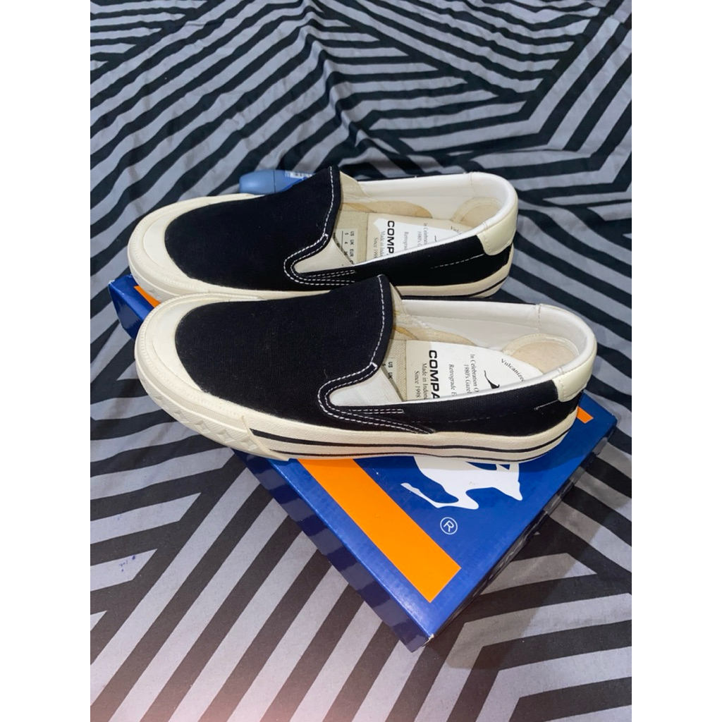 compass slip on