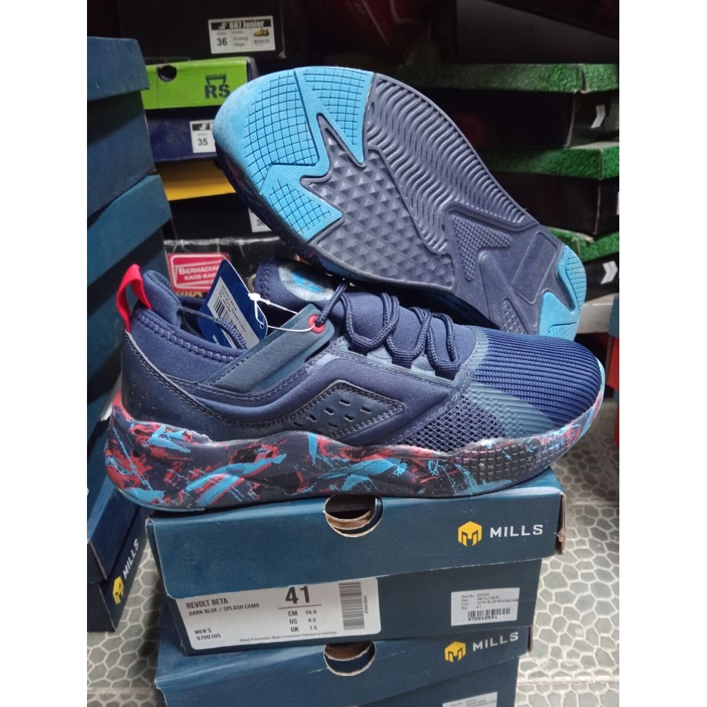 sepatu running mills revolt beta original