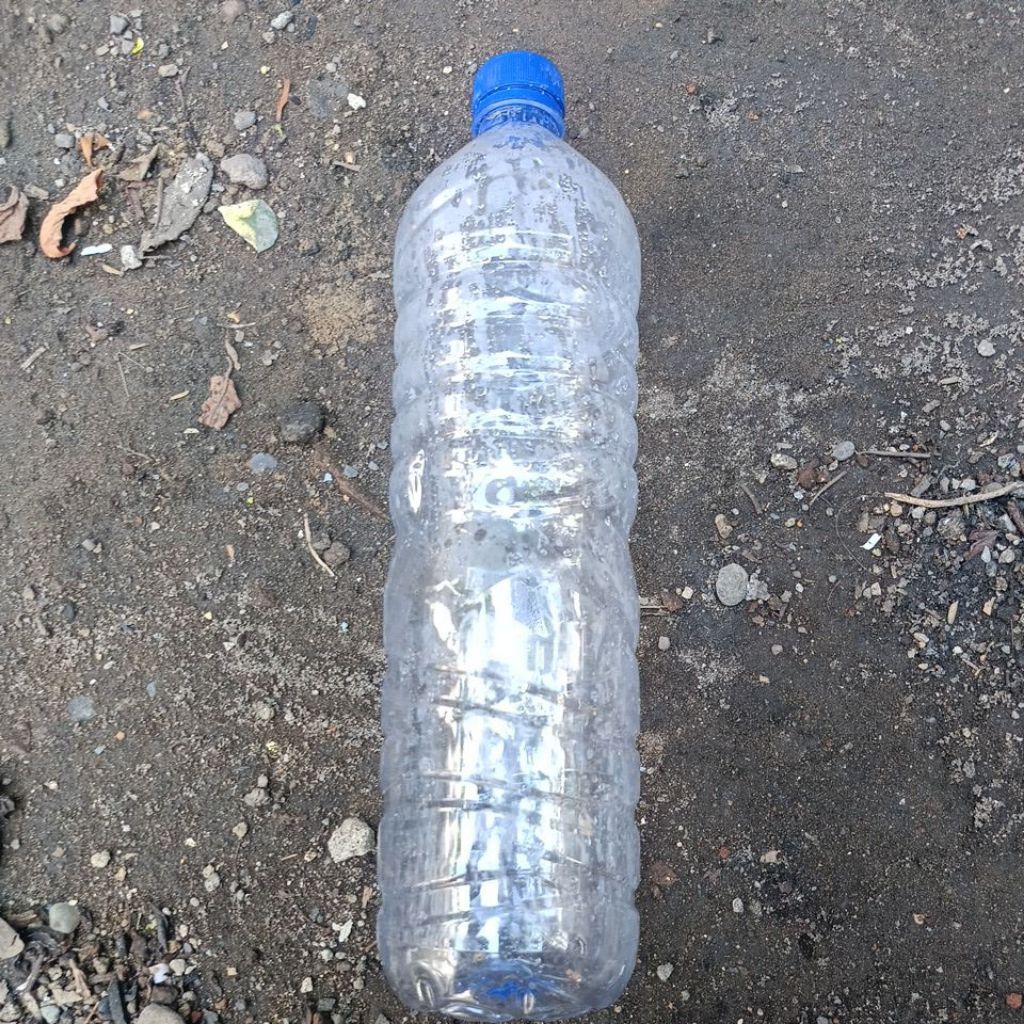 botol plastik akua bekas