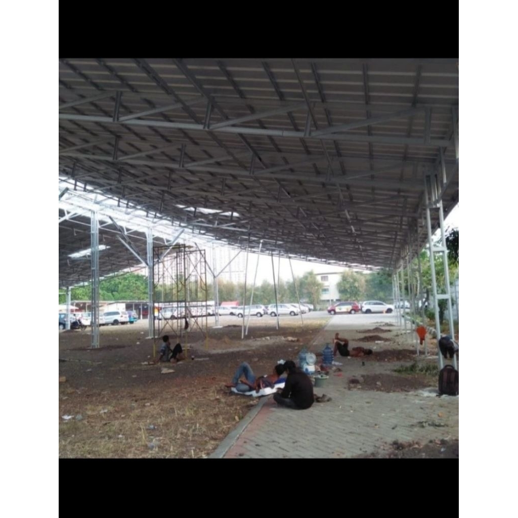 pemasangan atap gudang dan parkiran rangka baja ringan dan atap spandek polos galvalume