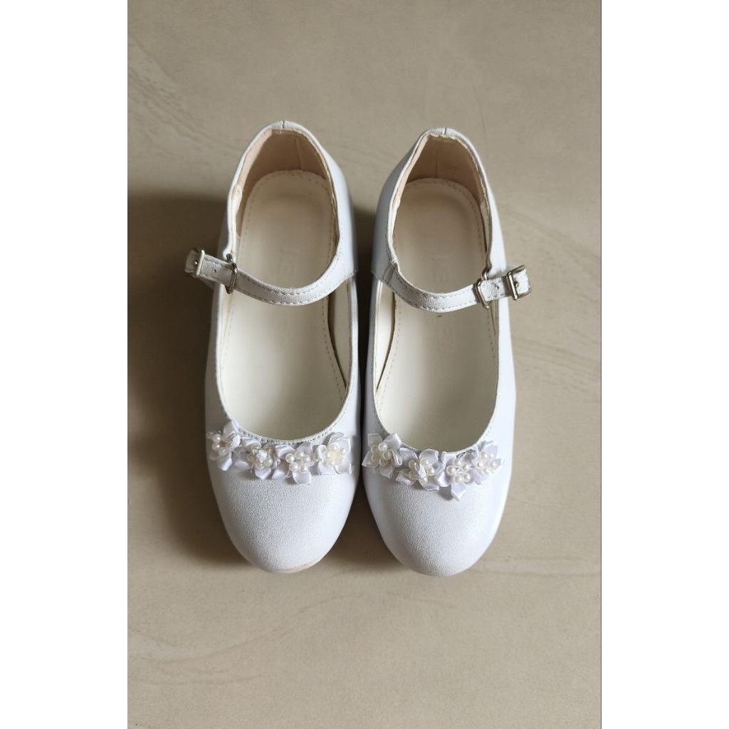 Sepatu pesta anak perempuan second/ sepatu anak bekas/ girl shoes second/ sepatu anak putih