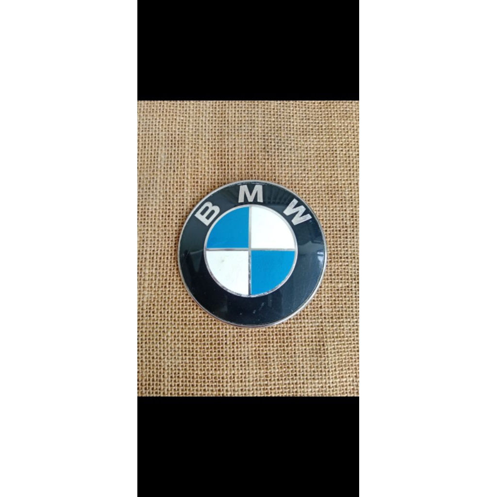 Emblem kap mesin BMW E30 kondisi 2nd