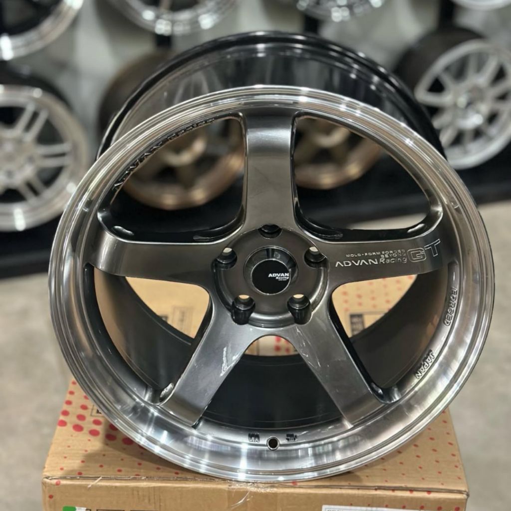velg advan gt HYPER BLACK POLIS ring 18 lebar 9,5 velg mobil ring 18 pnp mobil reborn venturer Innov