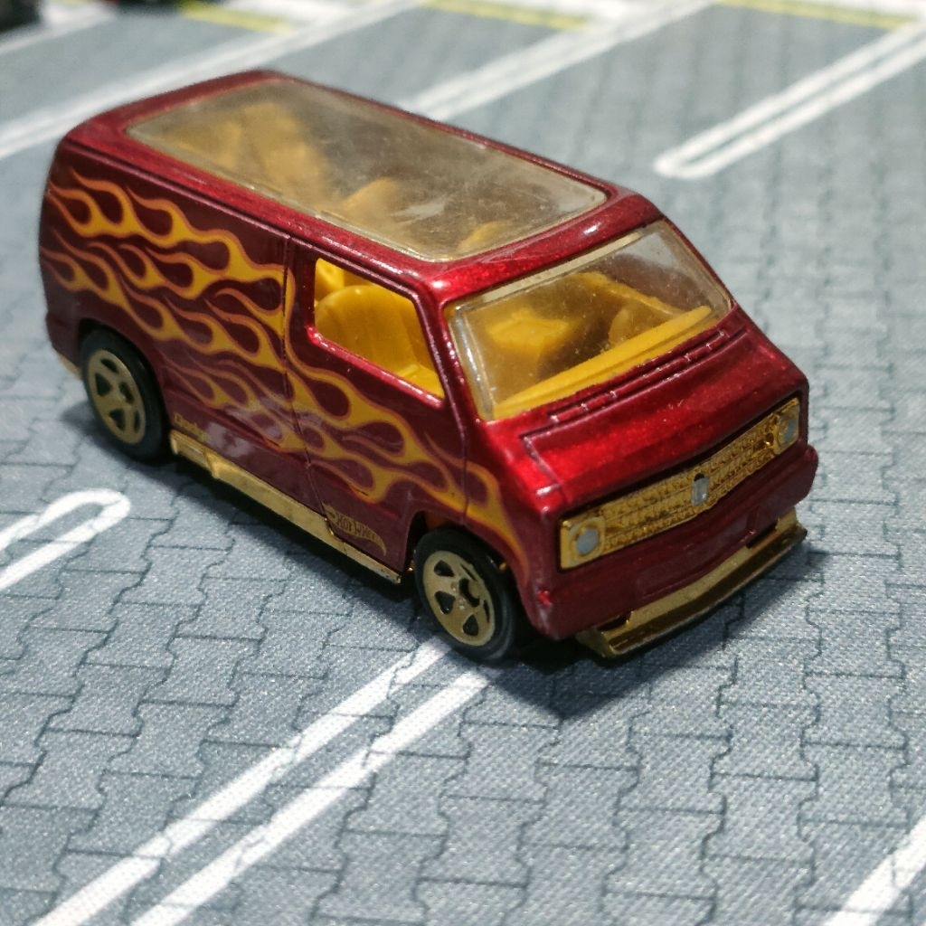 Hot Wheels Heat Fleet Series Dodge Van