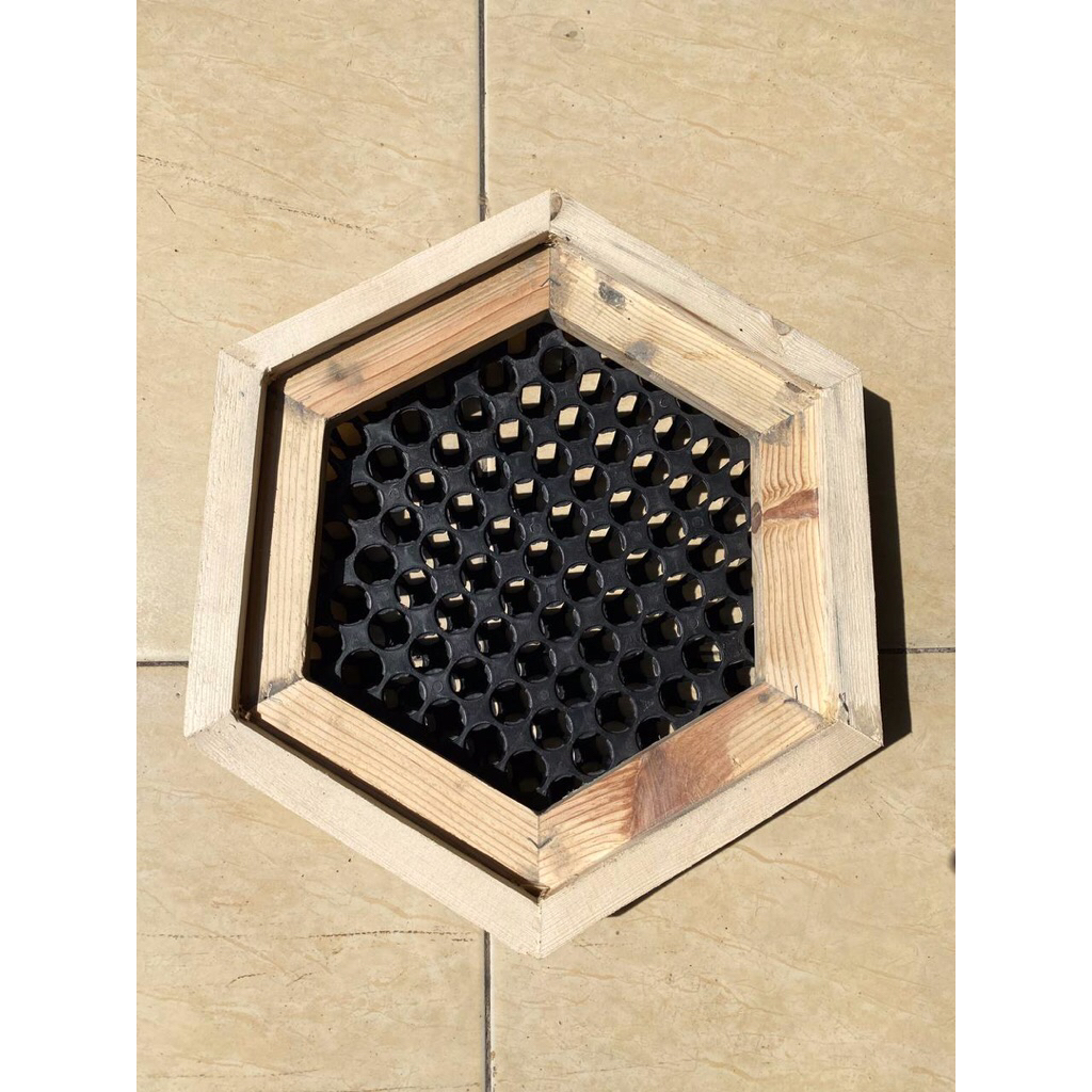 FRAME SEGI 6 + DRAINASE CELL SIZE LUAR 34x34 cm MENTAHAN