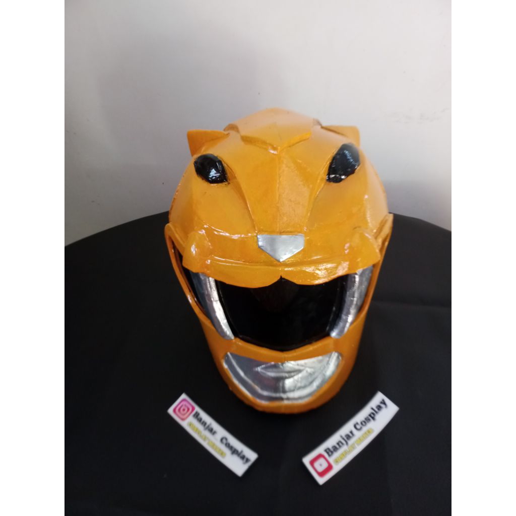 Helm power rangers kuning ready