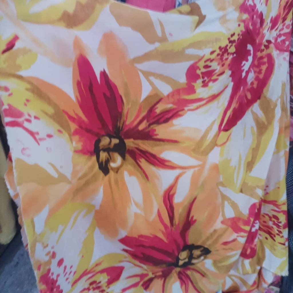 Kain Katun Yoryu Motif Bunga Besar Premium - Bahan Crinkle Lembut & Adem per 0.5 Meter Vt