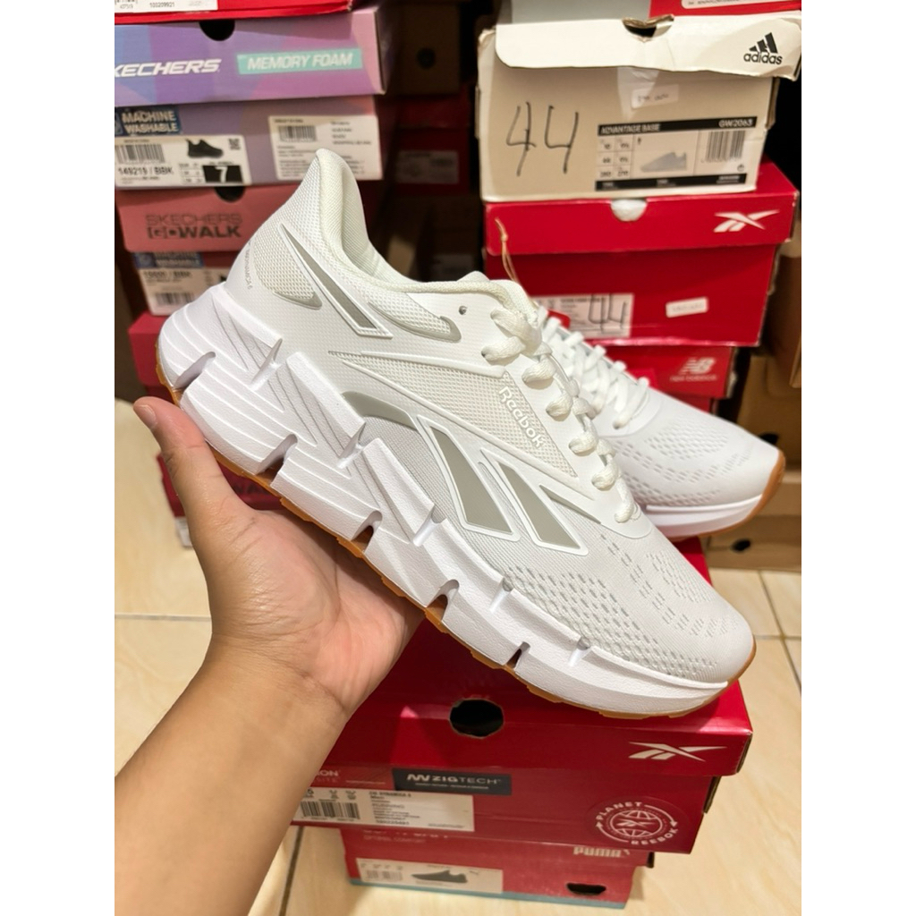 Sepatu Reebok ZIG Dynamica 6 Men Running Warna White Grey