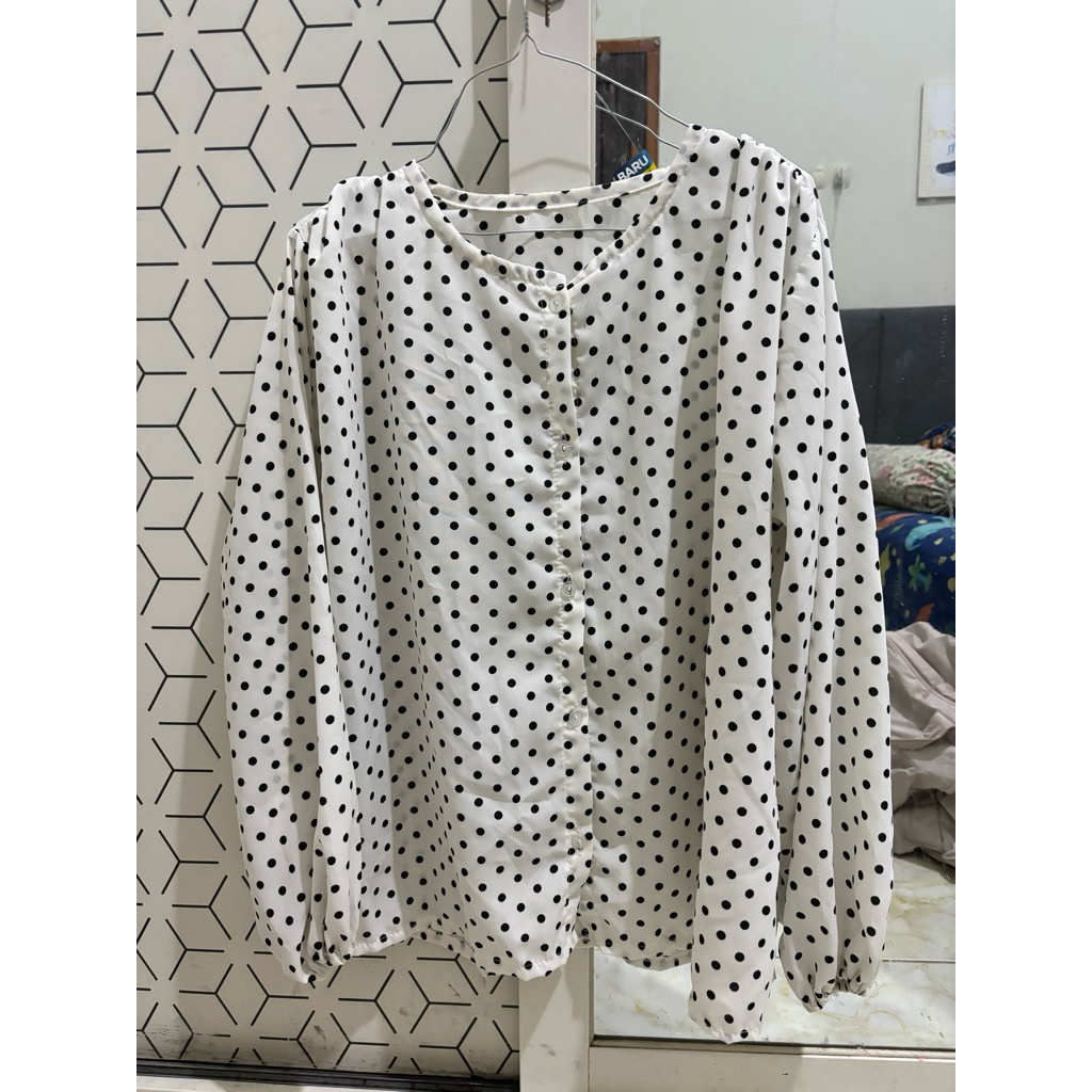 Preloved Blouse polkadot putih