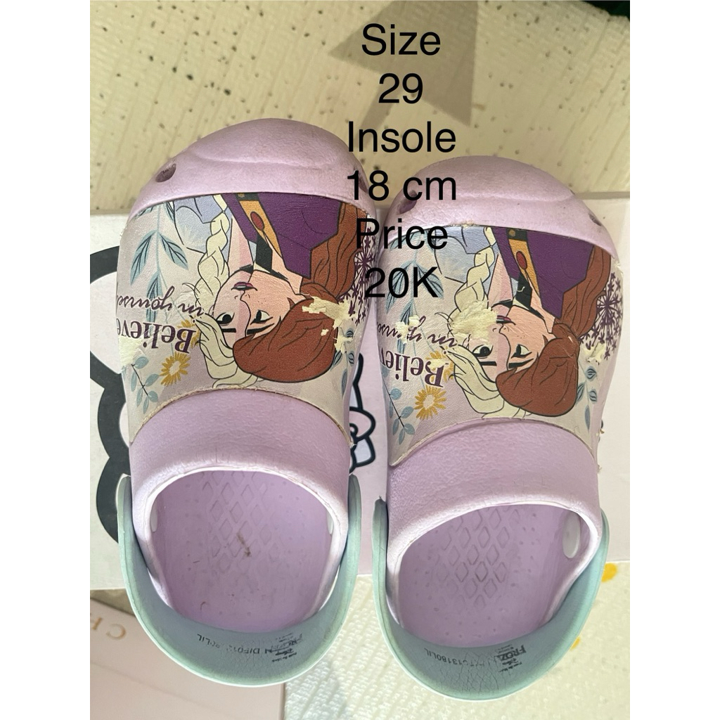 sandal  clog hello kitty dari sport station