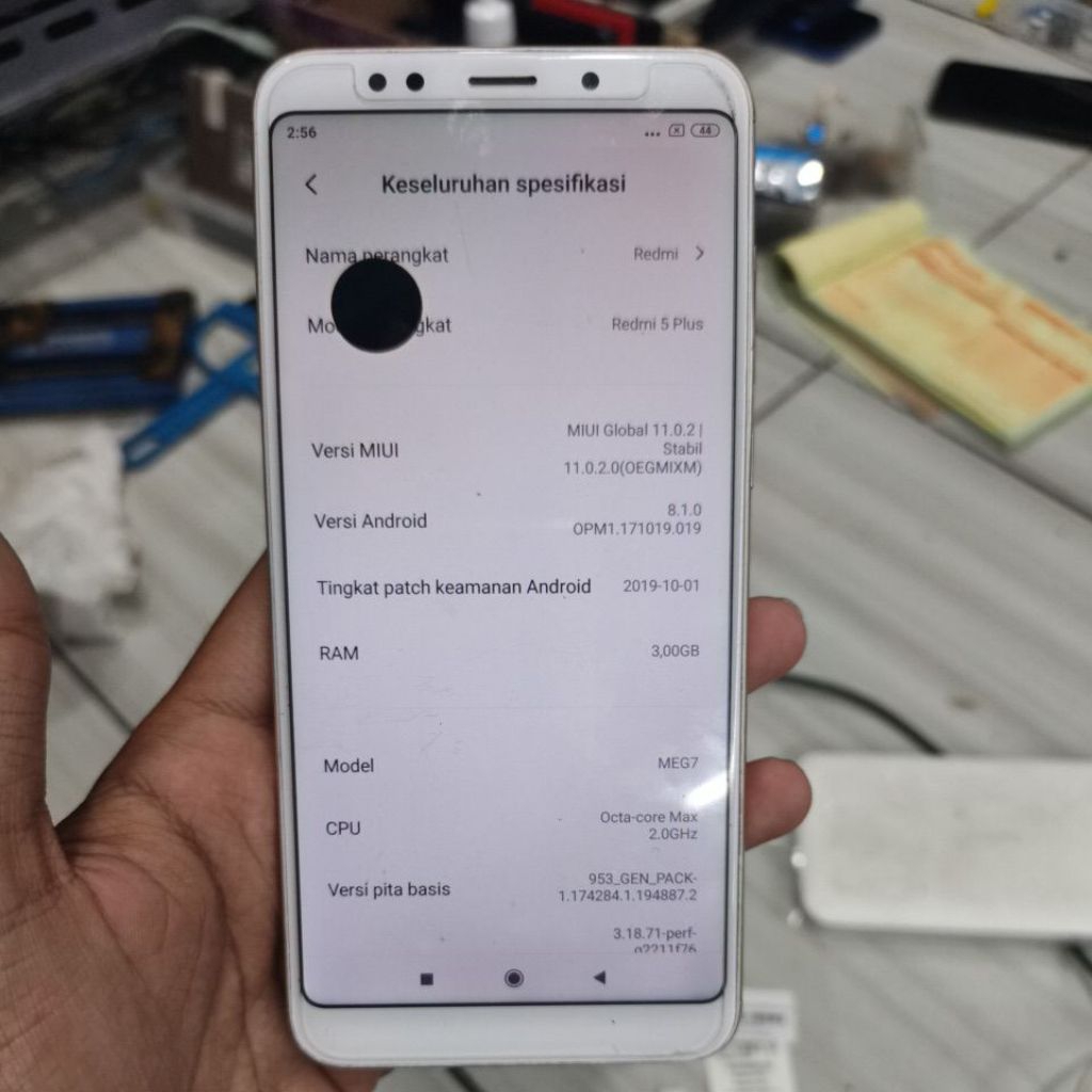 REDMI 5 PLUS RAM 3/32 SEKEN MINUS TOMPEL