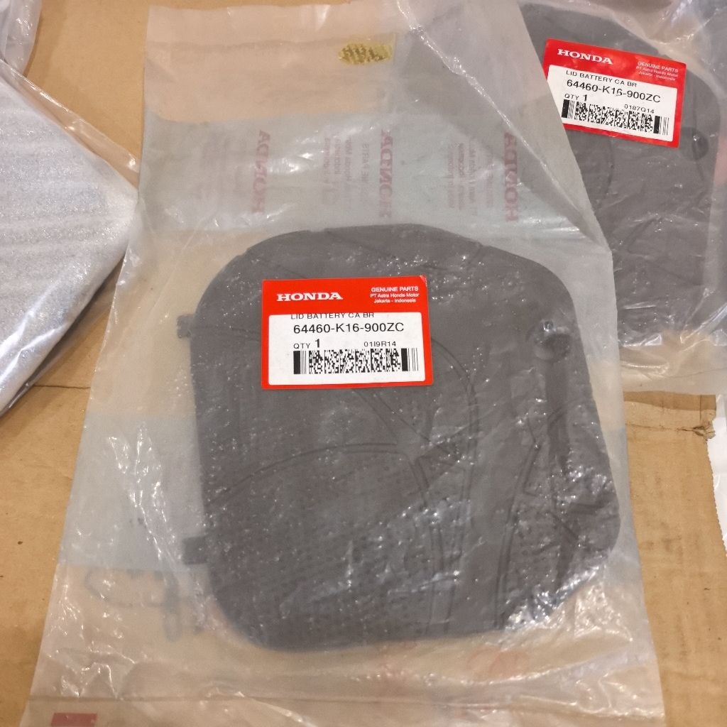 64460K16900ZC Cover Tutup Aki Honda Scoopy eSP K16R
