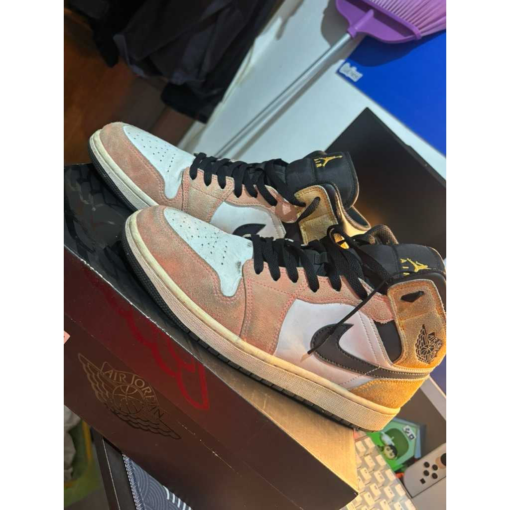 Air Jordan 1 (Preloved)
