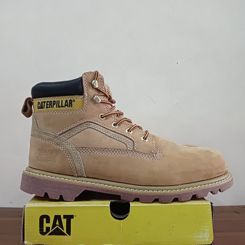 Caterpillar second shift size 44 BNIB