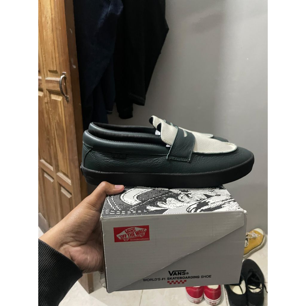 VANS LOAFERS ORIGINAL – LIKE NEW