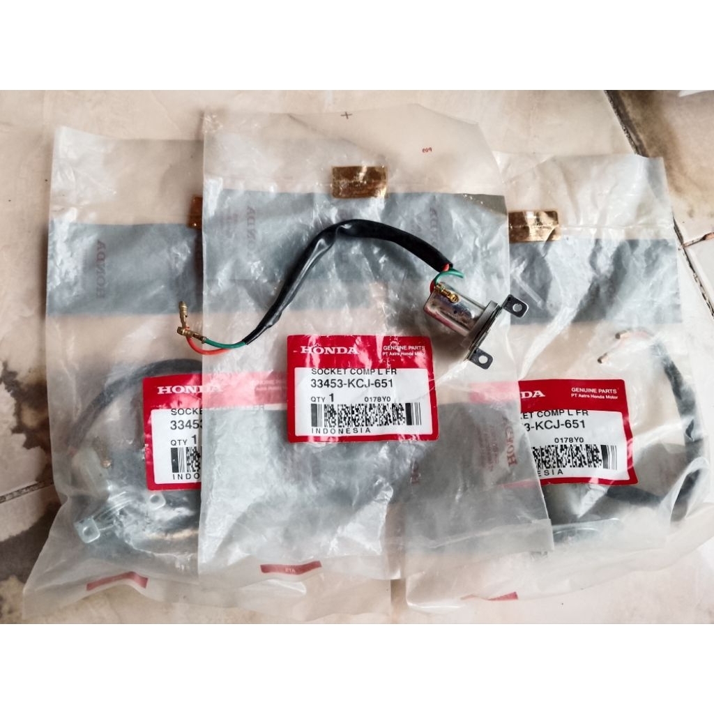 33453-KCJ-651 Socket Cop Pitting Lampu Sein Riting Depan Kiri Tiger Revo 33453KCJ651