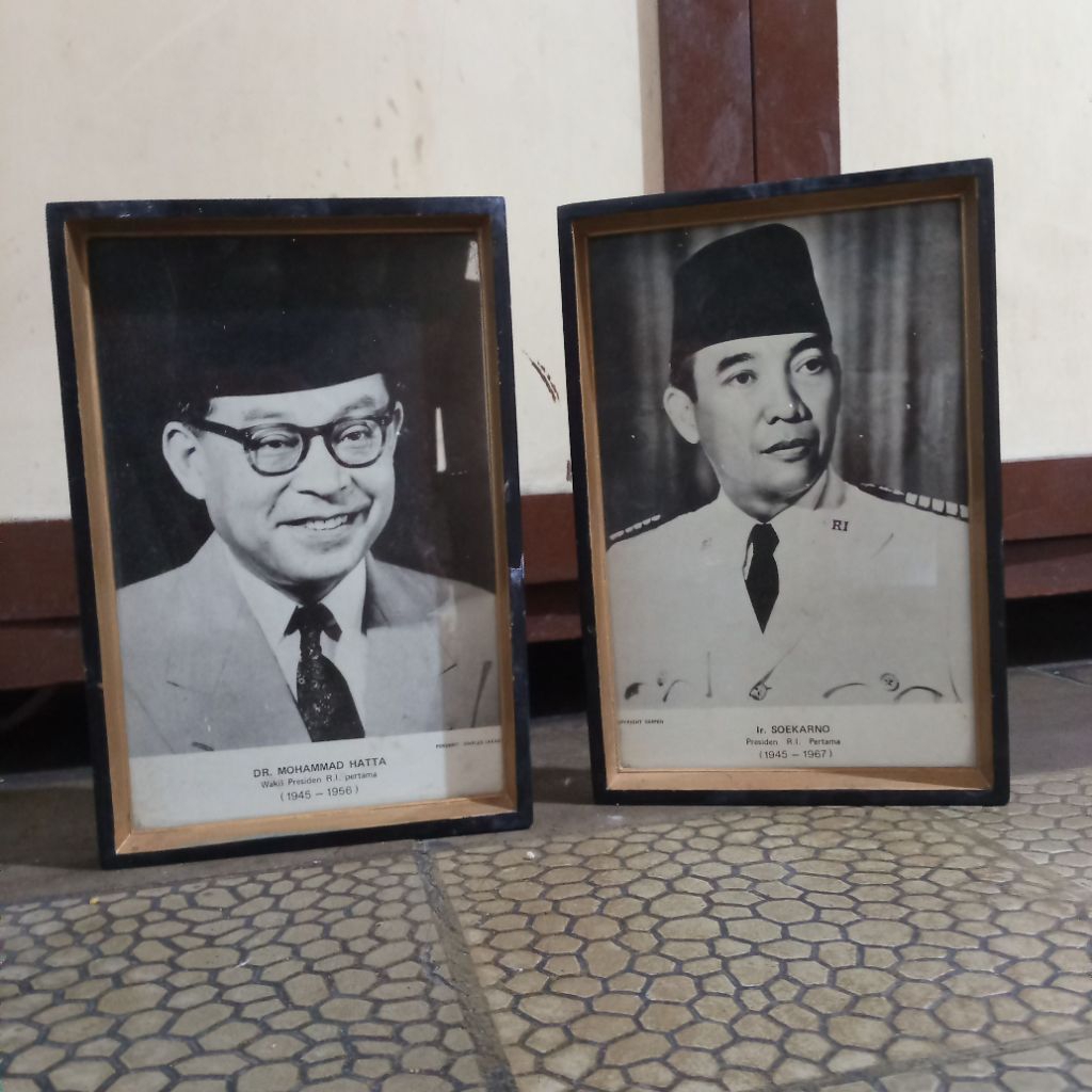 Poster Antik Vintage Soekarno Hatta Lengkap Bingkai