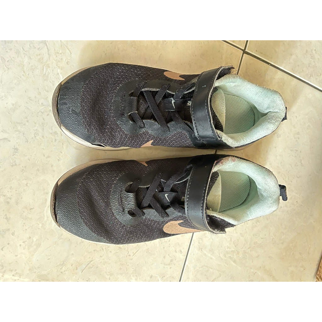 preloved Nike Sepatu Anak-Anak Revolution 6 DD1095