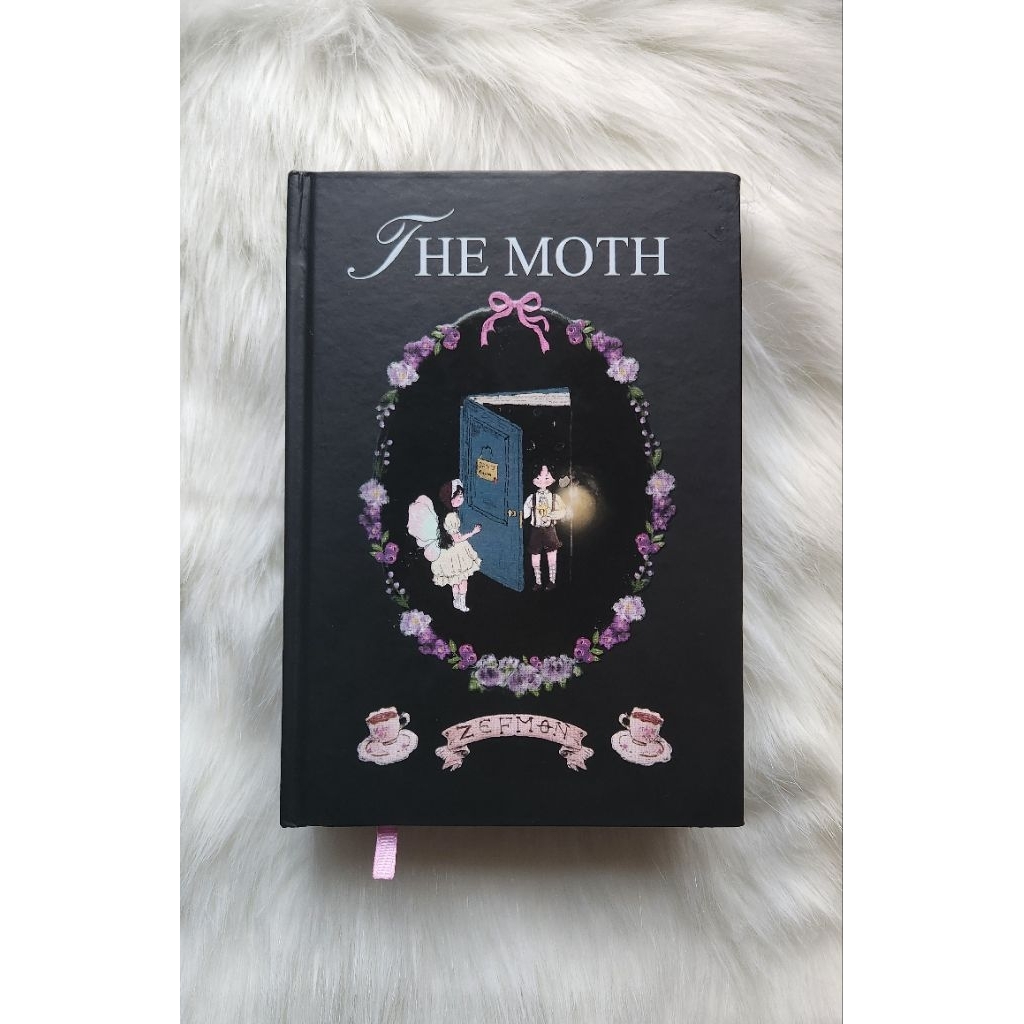 [PL] NOVEL THE MOTH HC + FREEBIES